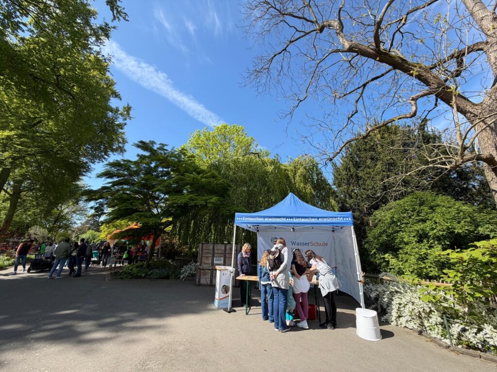 Das tolle Wetter und die vielen Angebote lockten zahlreiche Besucher:innen in den Zoo