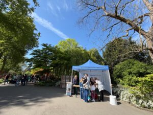Das tolle Wetter und die vielen Angebote lockten zahlreiche Besucher:innen in den Zoo
